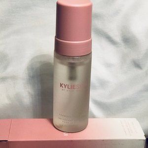 Kylie Skin FOAMING FACE WASH